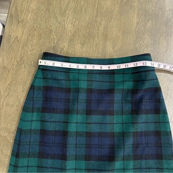 J Crew Factory Wool-Blend Mini Skirt in Black Watch Plaid Green Size 2 - Picture 2 of 7